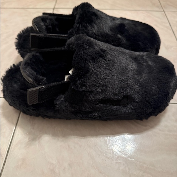Nike Calm Mules SE Slides Black Fuzzy Fur Slip On Slides- Women’s New - Picture 1 of 4